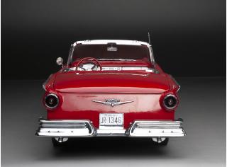 Ford Fairlane 500 Skyliner 1957 – Flame Red SunStar Metallmodell 1:18