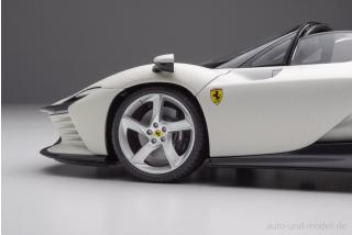 Ferrari Daytona SP3 weiß Burago 1:18 Signature Series Metallmodell