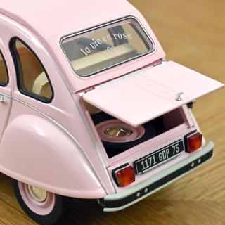 Citroën 2CV 1986 Paris mon amour    Norev 1:18 Metallmodell 2 Türen, Motorhaube und Kofferraum zu öffnen!
