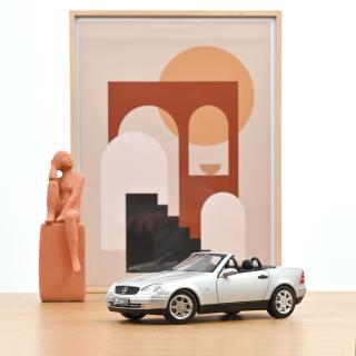Mercedes-Benz SLK 1996 Brillant Silver 1:18 Norev 1:18 Metallmodell 2 Türen, Kofferraum und Motorhaube  zu öffnen!