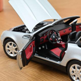 Mercedes-Benz SLK 1996 Brillant Silver 1:18 Norev 1:18 Metallmodell 2 Türen, Kofferraum und Motorhaube  zu öffnen!