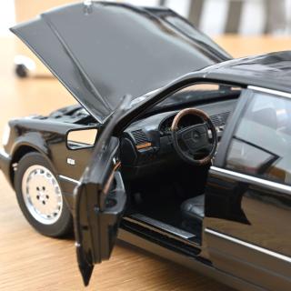 Mercedes-Benz S600 1997 Obsidian Black metallic  Norev 1:18 Metallmodell 4 Türen, Motorhaube und Kofferraum zu öffnen!