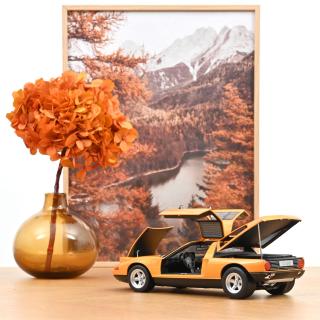 Mercedes-Benz C 111/II 1970 White Autumn metallic 1:18 Norev 1:18 Metallmodell 2 Türen, ausfahrbare Scheinwerfer, Kofferraum und Motorhaube  zu öffnen!