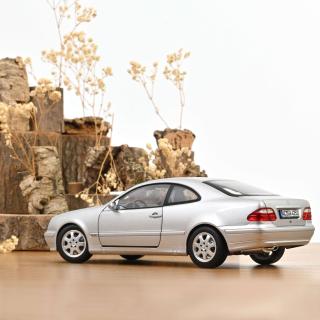 Mercedes-Benz CLK-Class 2000 Brillant Silver  Norev 1:18 Metallmodell 2 Türen, Motorhaube und Kofferraum zu öffnen!