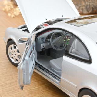 Mercedes-Benz CLK-Class 2000 Brillant Silver  Norev 1:18 Metallmodell 2 Türen, Motorhaube und Kofferraum zu öffnen!