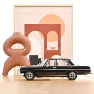 Mercedes-Benz 280 SE 1968 Black (Reprod 2026) Norev 1:18 Metallmodell 4 Türen, Motorhaube und Kofferraum zu öffnen!