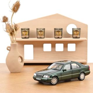 Mercedes-Benz C-Class 1993 Malachit Green  Norev 1:18 Metallmodell 4 Türen, Motorhaube und Kofferraum zu öffnen!