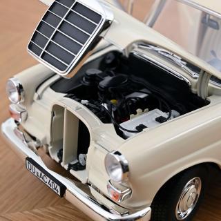 Mercedes-Benz 200 Universal 1966 Cream  Norev 1:18 Metallmodell 4 Türen, Motorhaube und Kofferraum zu öffnen!