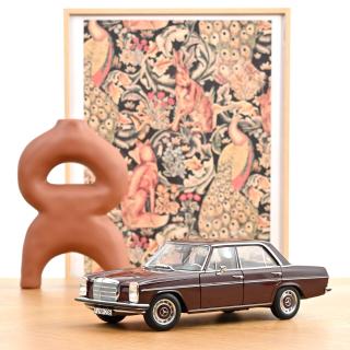 Mercedes-Benz 200 1968 Dark Red Brown  Norev 1:18 Metallmodell 4 Türen, Motorhaube und Kofferraum zu öffnen!