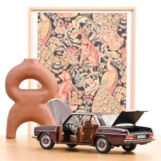 Mercedes-Benz 200 1968 Dark Red Brown  Norev 1:18 Metallmodell 4 Türen, Motorhaube und Kofferraum zu öffnen!