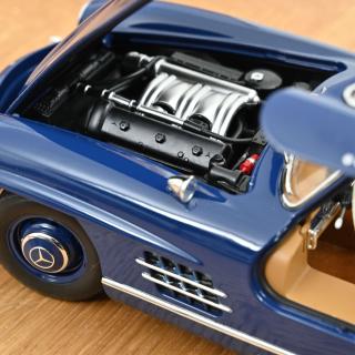 Mercedes-Benz 300 SL 1954 Blue  Norev 1:18 Metallmodell (2 Türen, Motorhaube und Heckklappe zu öffnen!)