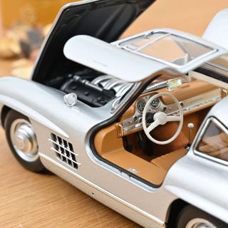 Mercedes-Benz 300 SL 1954 Silver   Norev 1:18 Metallmodell 2 Türen, Motorhaube und Kofferraum zu öffnen!
