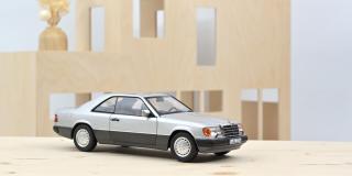 Mercedes-Benz 300 CE-24 Coupé 1990 - Silver Norev 1:18 Metallmodell 2 Türen, Motorhaube und Kofferraum zu öffnen!