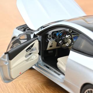 Mercedes-Benz CLE Coupé 2024 Hightech Silver   Norev 1:18 Metallmodell 2 Türen, Motorhaube und Kofferraum zu öffnen!