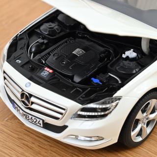 MERCEDES-BENZ CLS COUPE 2011 BRILLANT WHITE METALLIC Norev 1:18 Metallmodell 4Türen und 2 Hauben  zu öffnen!