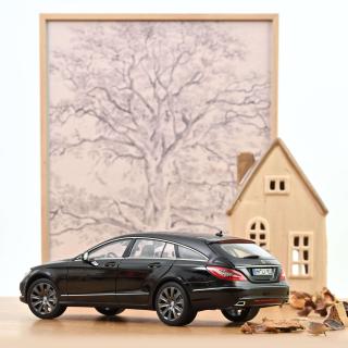 Mercedes-Benz CLS Shooting Brake 2011 Obsidian Black metallic Norev 1:18 Metallmodell 4Türen und 2 Hauben  zu öffnen!