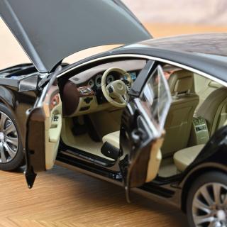 Mercedes-Benz CLS Shooting Brake 2011 Obsidian Black metallic Norev 1:18 Metallmodell 4Türen und 2 Hauben  zu öffnen!