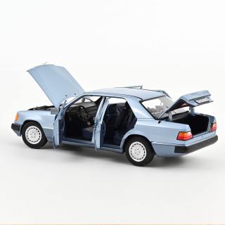 Mercedes-Benz 230 E 1990 Light Blue metallic   Norev 1:18 Metallmodell 4 Türen, Motorhaube und Kofferraum zu öffnen!