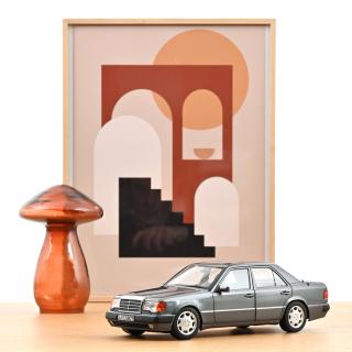 Mercedes-Benz 500 E 1990 Pearl Grey metallic  Norev 1:18 Metallmodell 4 Türen, Motorhaube und Kofferraum zu öffnen!
