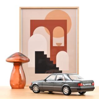 Mercedes-Benz 500 E 1990 Pearl Grey metallic  Norev 1:18 Metallmodell 4 Türen, Motorhaube und Kofferraum zu öffnen!