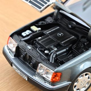 Mercedes-Benz 500 E 1990 Pearl Grey metallic  Norev 1:18 Metallmodell 4 Türen, Motorhaube und Kofferraum zu öffnen!
