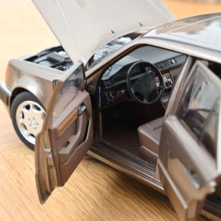 Lieferbar ab 27.01.2026 Mercedes-Benz 500 E 1990 Impala metallic  Norev 1:18 Metallmodell 4 Türen, Motorhaube und Kofferraum zu öffnen!