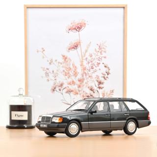 Mercedes-Benz 300 D T-Modell 1990 Blueblack metallic  Norev 1:18 Metallmodell 4 Türen, Motorhaube und Kofferraum zu öffnen!