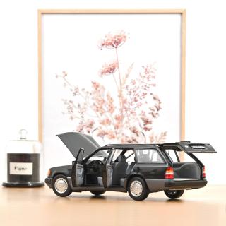 Mercedes-Benz 300 D T-Modell 1990 Blueblack metallic  Norev 1:18 Metallmodell 4 Türen, Motorhaube und Kofferraum zu öffnen!
