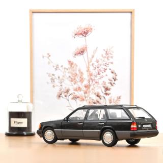 Mercedes-Benz 300 D T-Modell 1990 Blueblack metallic  Norev 1:18 Metallmodell 4 Türen, Motorhaube und Kofferraum zu öffnen!