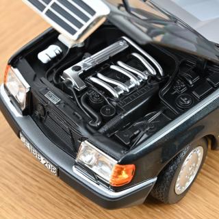 Mercedes-Benz 300 D T-Modell 1990 Blueblack metallic  Norev 1:18 Metallmodell 4 Türen, Motorhaube und Kofferraum zu öffnen!