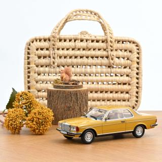 Mercedes-Benz 280 CE 1980 Sahara Yellow 1:18 Norev 1:18 Metallmodell (Türen/Hauben nicht zu öffnen!)
