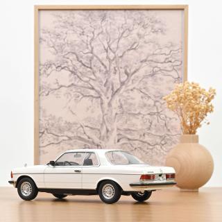 Mercedes-Benz 280 CE 1980 Weiß Norev 1:18 Metallmodell (Türen/Hauben nicht zu öffnen!)