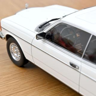 Mercedes-Benz 280 CE 1980 Weiß Norev 1:18 Metallmodell (Türen/Hauben nicht zu öffnen!)