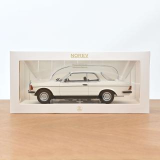 Mercedes-Benz 280 CE 1980 Weiß Norev 1:18 Metallmodell (Türen/Hauben nicht zu öffnen!)