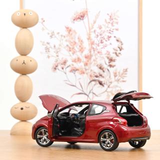 Peugeot 208 GTi 2013 Rubis Red  (Reprod 2026) Norev Metallmodell 1:18 (Türen, Motorhaube, Kofferraum zu öffnen!)