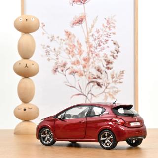 Peugeot 208 GTi 2013 Rubis Red  (Reprod 2026) Norev Metallmodell 1:18 (Türen, Motorhaube, Kofferraum zu öffnen!)