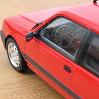 Peugeot 309 GTi 1998 - Vallelunga Red (Türen, Motorhaube... nicht zu öffnen!) Norev 1:18 Wiederauflage