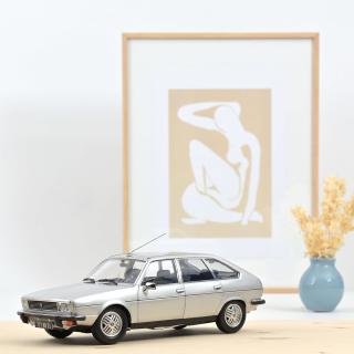 Renault 30 TX 1979 - Silver Norev 1:18 Metallmodell (Türen/Hauben nicht zu öffnen!)