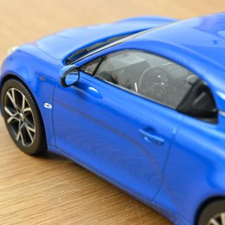 Alpine A110 Pure 2018 - Alpine Blue Norev 1:18 Metallmodell (Türen/Hauben nicht zu öffnen!)