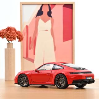 Porsche 911 Carrera 4 GTS 2025 Guards Red  Norev 1:18 Metallmodell 2 Türen und 1 Haube zu öffnen!