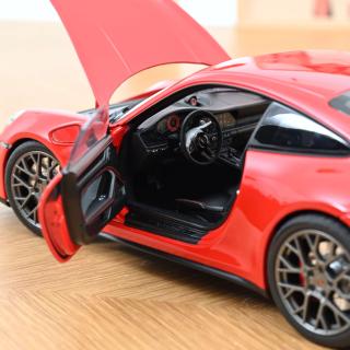 Porsche 911 Carrera 4 GTS 2025 Guards Red  Norev 1:18 Metallmodell 2 Türen und 1 Haube zu öffnen!