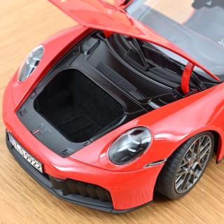 Porsche 911 Carrera 4 GTS 2025 Guards Red  Norev 1:18 Metallmodell 2 Türen und 1 Haube zu öffnen!