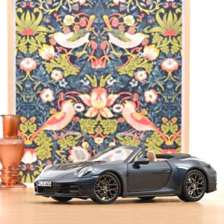 Porsche 911 Carrera Cabriolet 2025 Yachtingbluemetallic  Norev 1:18 Metallmodell 2 Türen und 1 Haube zu öffnen!