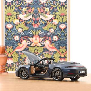 Porsche 911 Carrera Cabriolet 2025 Yachtingbluemetallic  Norev 1:18 Metallmodell 2 Türen und 1 Haube zu öffnen!