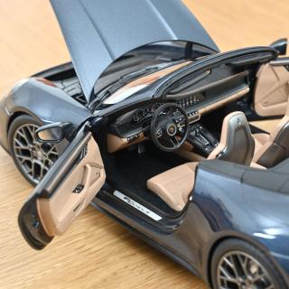 Porsche 911 Carrera Cabriolet 2025 Yachtingbluemetallic  Norev 1:18 Metallmodell 2 Türen und 1 Haube zu öffnen!