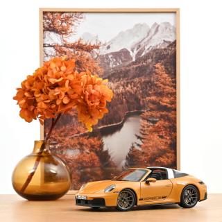 Porsche 911 Targa 4 GTS 2025 Bahama Yellow  Norev 1:18 Metallmodell 2 Türen und 1 Haube zu öffnen!