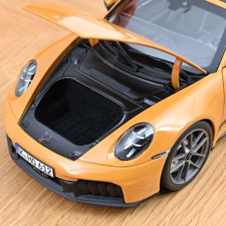 Porsche 911 Targa 4 GTS 2025 Bahama Yellow  Norev 1:18 Metallmodell 2 Türen und 1 Haube zu öffnen!