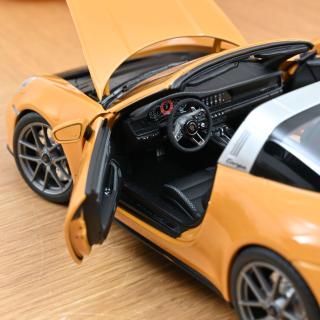 Porsche 911 Targa 4 GTS 2025 Bahama Yellow  Norev 1:18 Metallmodell 2 Türen und 1 Haube zu öffnen!
