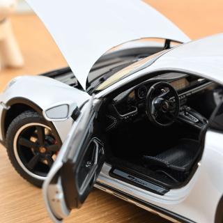 Porsche 911 Dakar 2023 Ice Grey Metallic 1:18 Norev 1:18 Metallmodell 2 Türen und Kofferraum zu öffnen!