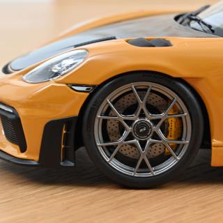 Porsche Cayman GT4 RS w/Weissach 2023 Bahama Yellow Pack  Norev 1:18 Metallmodell 2 Türen, Motorhaube und Kofferraum zu öffnen!